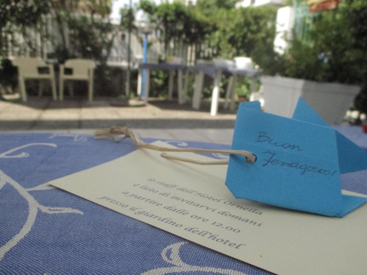 Hotel Ornella ลิโด ดิ กามาโยเร ภายนอก รูปภาพ