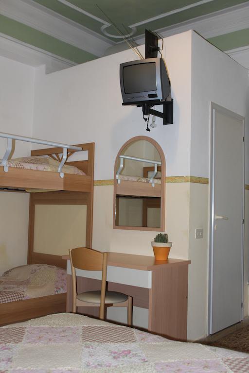 Hotel Ornella ลิโด ดิ กามาโยเร ห้อง รูปภาพ