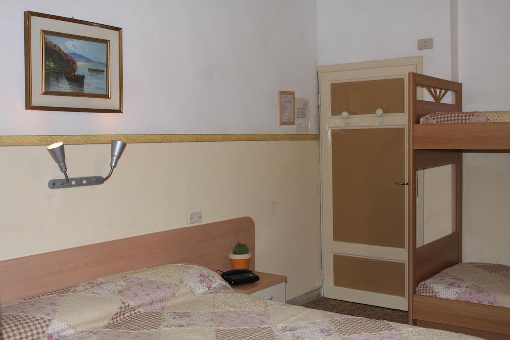 Hotel Ornella ลิโด ดิ กามาโยเร ห้อง รูปภาพ