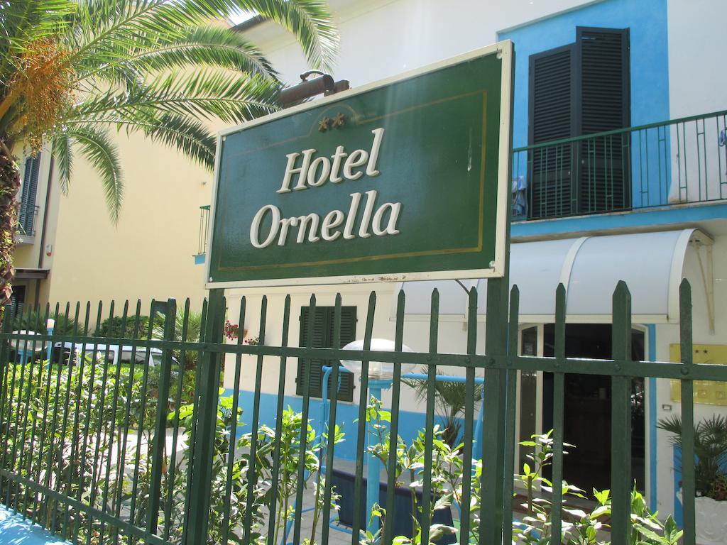 Hotel Ornella ลิโด ดิ กามาโยเร ภายนอก รูปภาพ